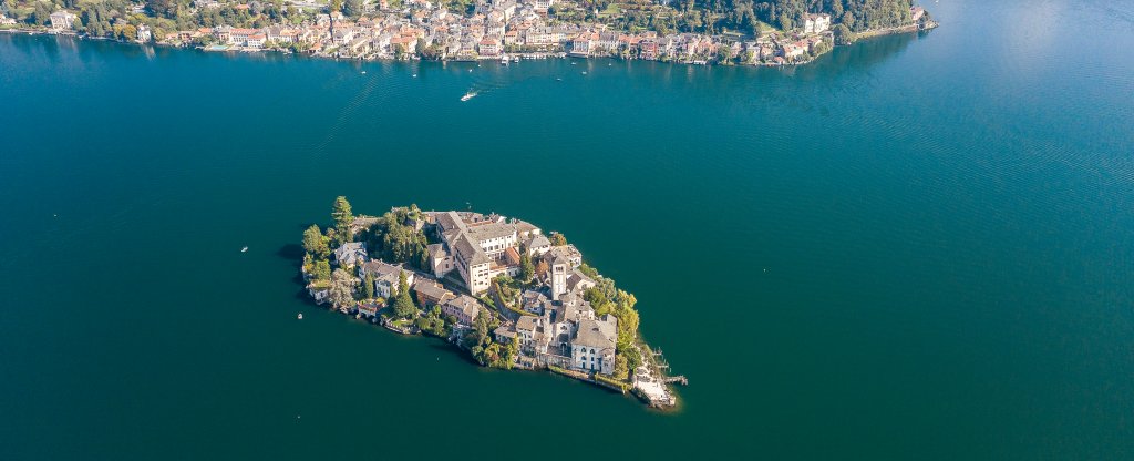 Италия. Остров d'Orta,  - Фото с квадрокоптера