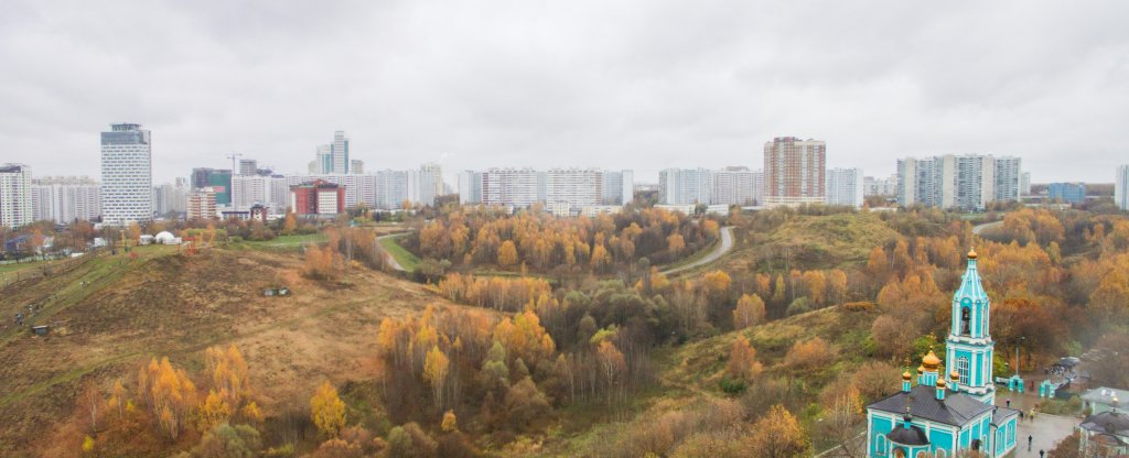 Храм в осеннем парке, Москва - Фото с квадрокоптера