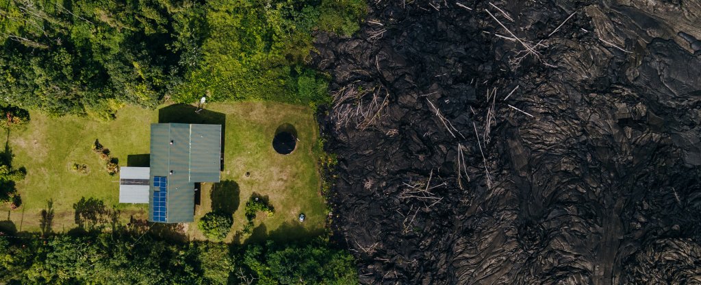 Frozen lava from Kilauea Volcano in Hawaii near house. High quality photo,  - Фото с квадрокоптера