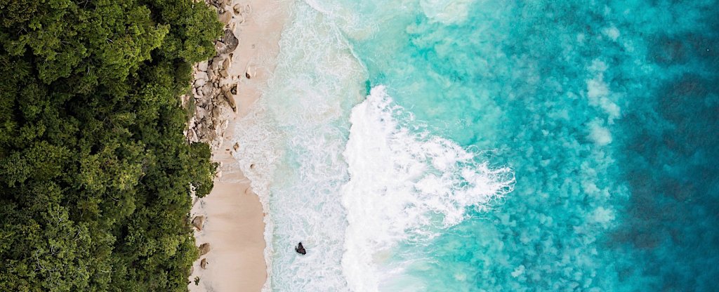 Atuh beach nusa penida,  - Фото с квадрокоптера