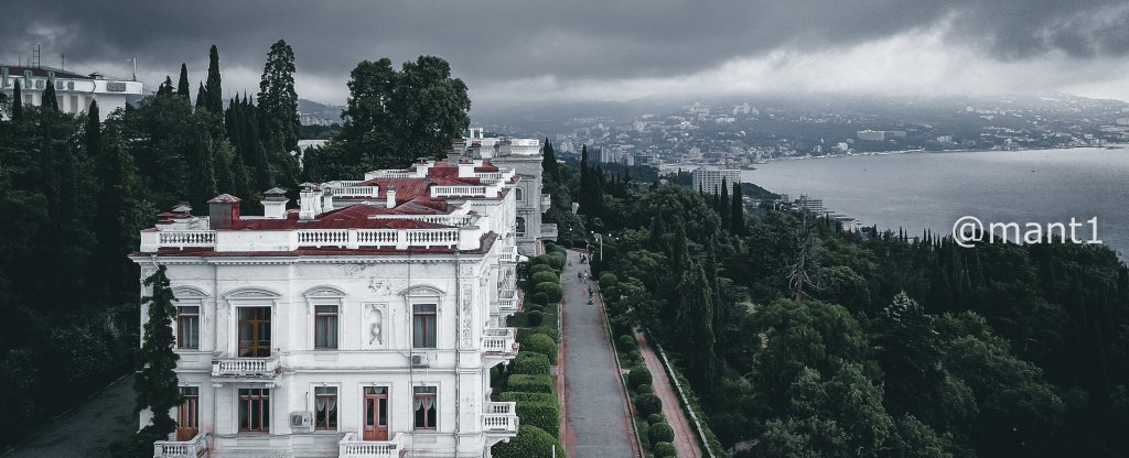 Ялта (Ливадия), Ливадийский дворец,  - Фото с квадрокоптера